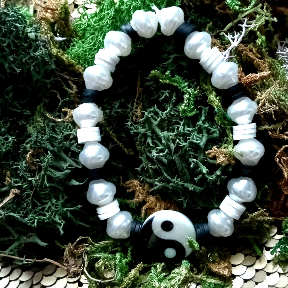 Ying and yang inspired bracelet